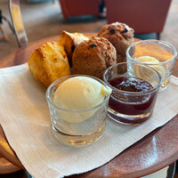 ザ タヴァン グリル＆ラウンジ - 