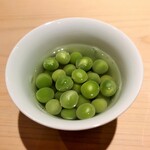 新ばし 星野 - 色が綺麗でしわ一つないうすい豆