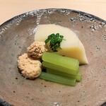 新ばし 星野 - 静岡の筍、鯛の子、蕗の炊き合わせ