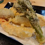乙蕎麦 - 土曜日夜限定の天ぷら  大きなタラの芽も