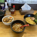 ラーメン大桜 - つけ麺(左)とざく丼(右)
割りスープは一緒に提供されました