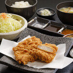 Kurokatsu Tei - 黒かつ亭定食です。定番人気のヒレとロースの組み合わせ。