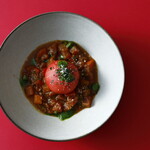 美味番茄和咕噜咕噜蔬菜的意大利蔬菜汤