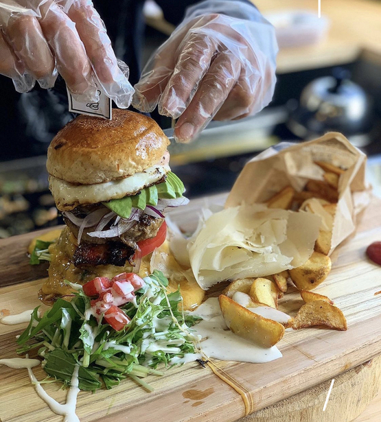 アピッツバーガー Upit S Burger 嵐電嵯峨 ハンバーガー 食べログ