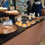石窯パン工房　Pan De Park - 手頃な値段でいろいろな種類のパンが沢山あり、どれも美味しそうです！