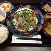 神楽坂 割烹 加賀 個室と会席接待の宴会処 - 日替わり　地鶏の香味焼おろしポンズ御膳　1000円