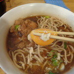 一〇そば - 箸でつまんでも割れない黄身