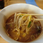 一〇そば - 濃いお汁に黄身が合う