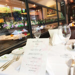 モナリザ - オシャレな店内