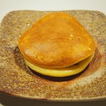 Dorayaki Fumi - いちじくとナッツのクリームチーズ（200円）