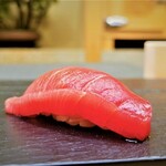 Sushi Kinoshita - 酢飯は八代目儀兵衛による京都のブレンド米に、赤酢とクリスマス島の塩を使用。どの鮨ダネも温度を調整した同じ酢飯を用い、バランスを取る。