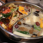 中国火鍋専門店 小肥羊 - 麻辣スープ、白湯スープ