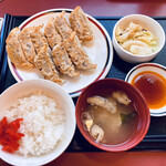 みよしの - 料理写真:焼きたてアツアツ餃子はホカホカご飯で！