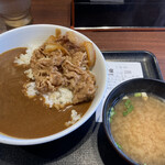 Yoshinoya - カリガリ牛カレー、みそ汁