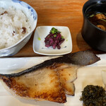 やまと 楽 - 銀鱈の西京焼きと豆ご飯