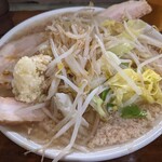 ラーメン凛 - ラーメン(ポン酢味)
      長～い豚が魅力的