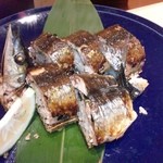 和食のお店 せきね - 秋刀魚の焼き飯巻き（食べかけ）