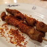 蘭州牛肉拉麺 - ラム肉串焼き。