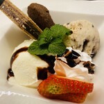 Enyatei - チョコ菓子とクッキーアンドクリームのアイス
