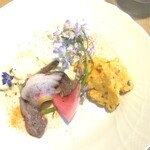 La Brianza - 真いわしのハイビスカスマリネとパネッレ、ラディッシュのお花と卵白の自家製マヨネーズなど添え。小ぶりな真いわしをさばくの手間隙かかると思います、本当にプロの仕事ってストイックですごいと思う毎回感動する