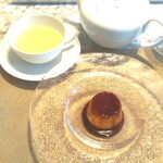 La Brianza - ドルチェに合わせて選んで下さったブランドティー、ローズと玄米茶とマヌカハニーのブレンドティー。玄米の風味が金時芋と良く合うの～おいしいわぁ＼(^-^)／