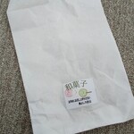美よし乃餅店 - 肝心の中身は食べちゃいました。豆大福こしあん120円