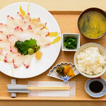 是魚日 - 天然鯛の刺身定食