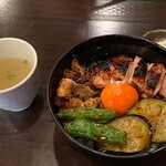 毘央志 - 鶏焼き丼とスープ