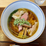 Ramen FeeL - わんたん入り醤油らぁ麺