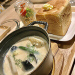 Youshoku No Kotokoto Ya - 魚介クラムチャウダーセット¥1,595(税込)
                      パンとホットコーヒーをチョイス