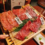 飛び牛出汁焼肉 舌賛 - 