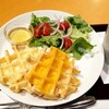 EXCELSIOR CAFFE - ２種のチーズワッフルプレート　はちみつ付き：530円