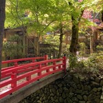 うかい鳥山 - 橋を渡って個室へ