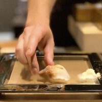 大阪 京橋 鮨 黒潮海閤 - 炙りホッキ貝