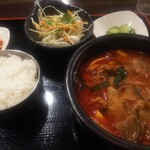 東大門タッカンマリ - ランチ ユッケジャン900円 具がたっぷり入っています