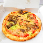 サイゼリヤ - 野菜ときのこのピザ　テイクアウト仕様　３９０円（税込）の箱の中【２０２１年４月】