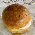 ベーカリー・ミイ - 「牛乳パンのクリームチーズ」140円税込み