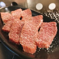 赤身焼肉 かるびあーの 新橋店 - 短角牛しんしん