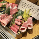 Gyuutoro Yaki Shabu Semmon Tenjuu Nimatsu Rokuzaemon - 黒毛和牛3種とタン盛り合わせ