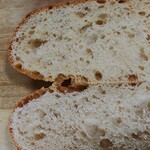 ブランジェリー オランジュ - バゲットの気泡が小さい