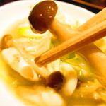 黄鶴 - ランチ小皿定食　２８００円（税込）のイカときのこの生姜炒めのアップ【２０２１年４月】