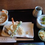 はぎ乃 - 天ぷら定食。お蕎麦は、これから。