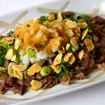 Stir-fried beef with garlic