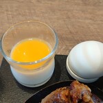 カフェ フラット - ●ホットコーヒー（モーニングサービス付き）420円
            カスピ海ヨーグルトと茹で卵