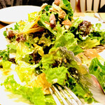 ジョシュアツリー - 前菜メキシカンサラダ。
      ブラックビーンズとアボカドを
      良く混ぜて！