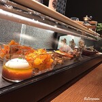 スペインバル リベル - ｶｳﾝﾀｰ上の冷蔵ｹｰｽにはﾀﾊﾟｽやﾋﾟﾝﾁｮｽが