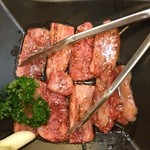 焼肉ロード - 黒毛和牛カルビ定食のカルビ