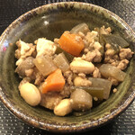 Shaberiba Sakaba Pagupagu - 肉豆腐定食に付いてきた小鉢（煮物）