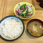 三福 - メインとご飯と味噌汁。