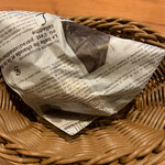 ars - パテバーガー 自家製ベーグルにサンドされたパテ。ファーストフード的な演出。 ベーグルはソフト感がありモチっと。計算された荒々しさのあるパテでした。